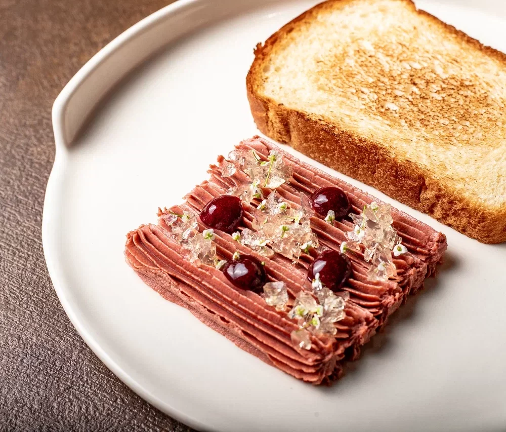 Паштет из утки с красникой и медовым желе