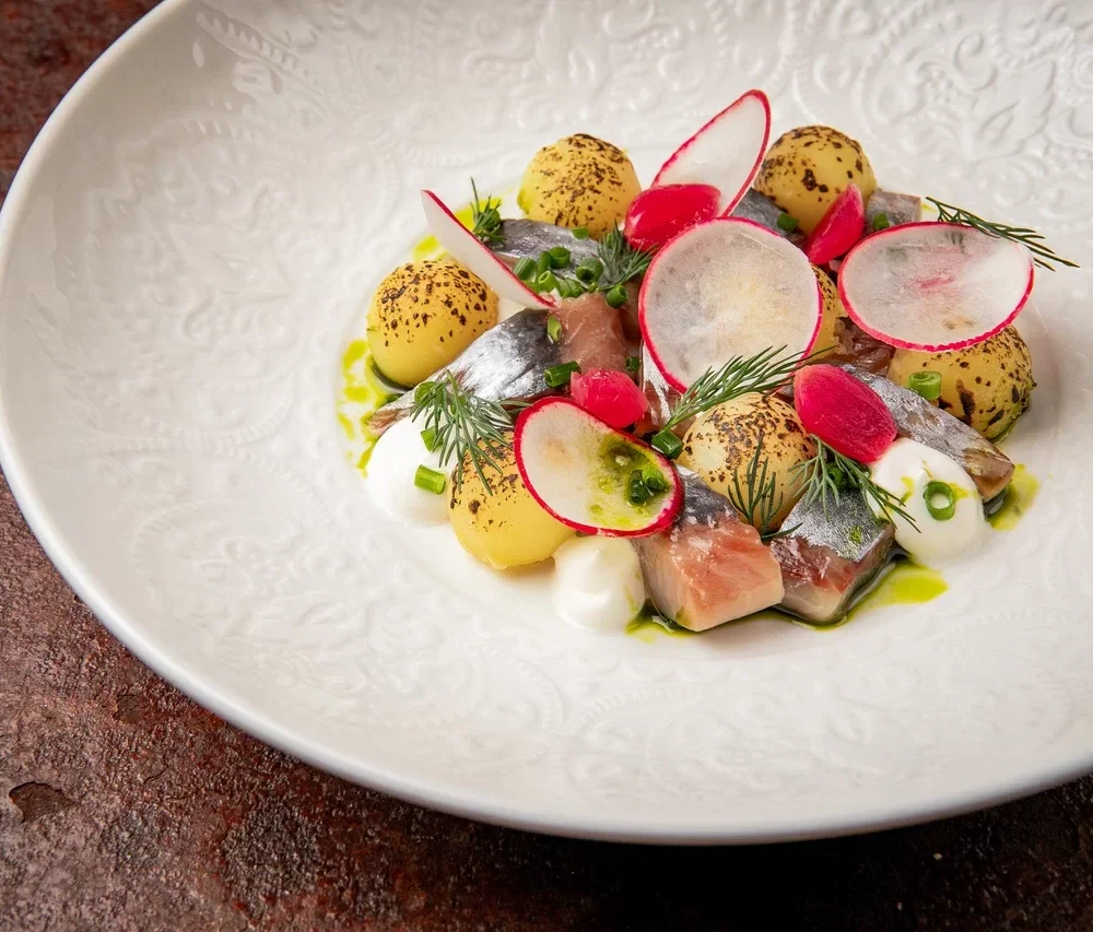 Сельдь с картофелем и копченой сметаной