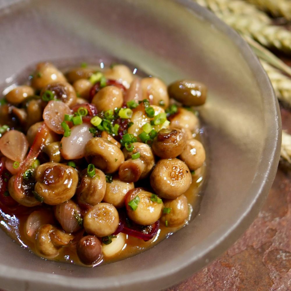 Шампиньоны с таджасскими оливками в яблочном сиропе